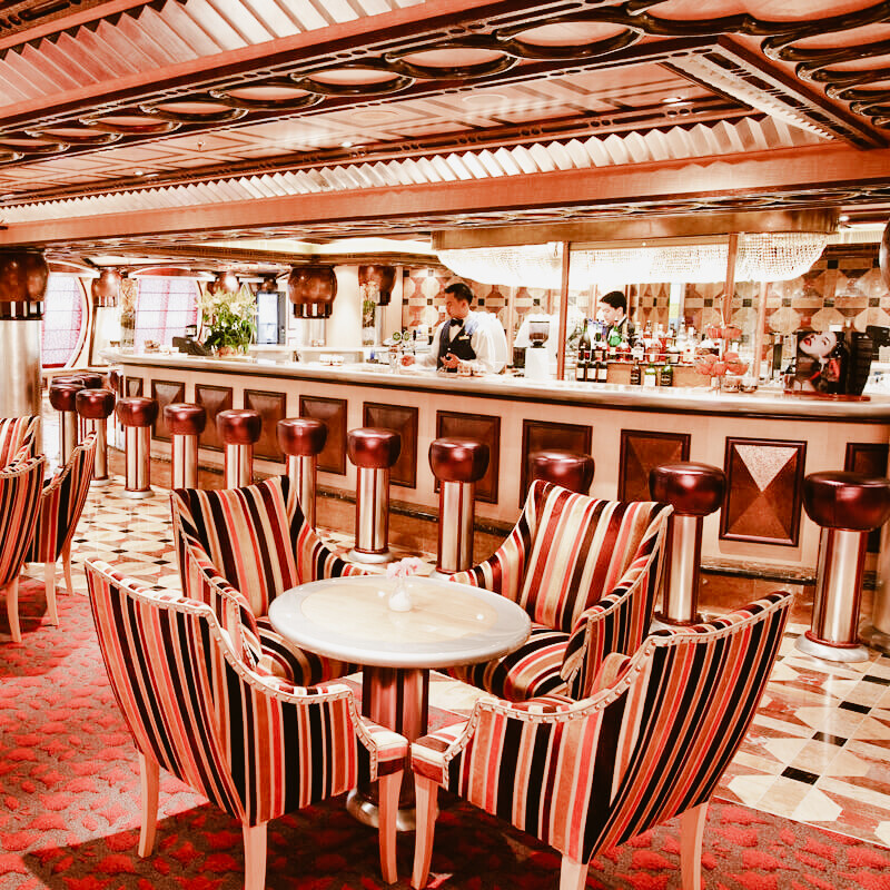 Die Grand Bar auf dem Kreuzfahrtschiff Costa-Pacifica