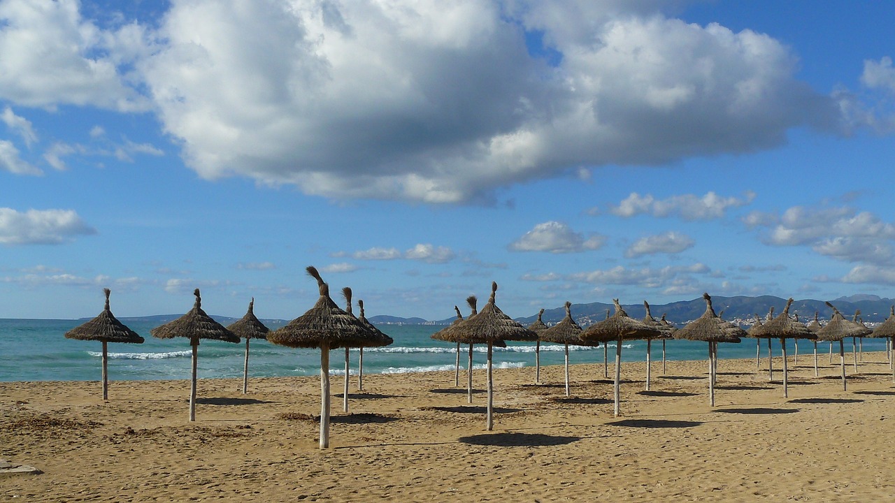 Sandstrand in der Bucht von Palma de Mallorca