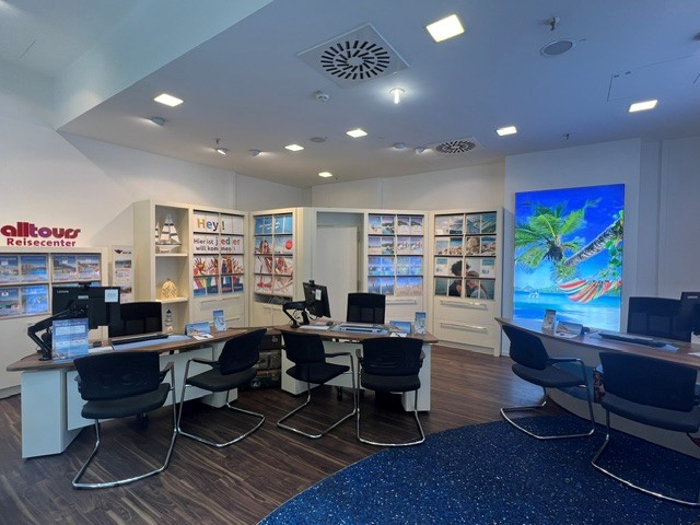 Büroinnenraum eines Reisebüros